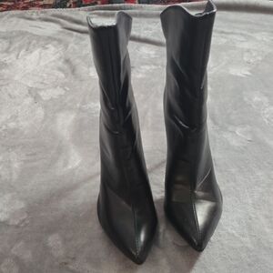 Sleek Black Heeled Boots for Women